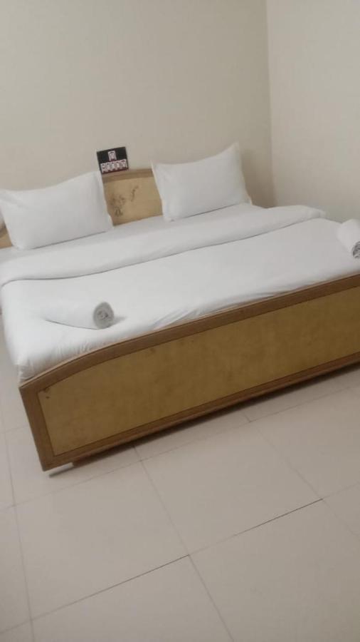 Hotel Rajdhani Hālol Buitenkant foto